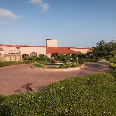 Regenta Resort Bhuj By Royal Orchid Hotels Limited Exteriör bild