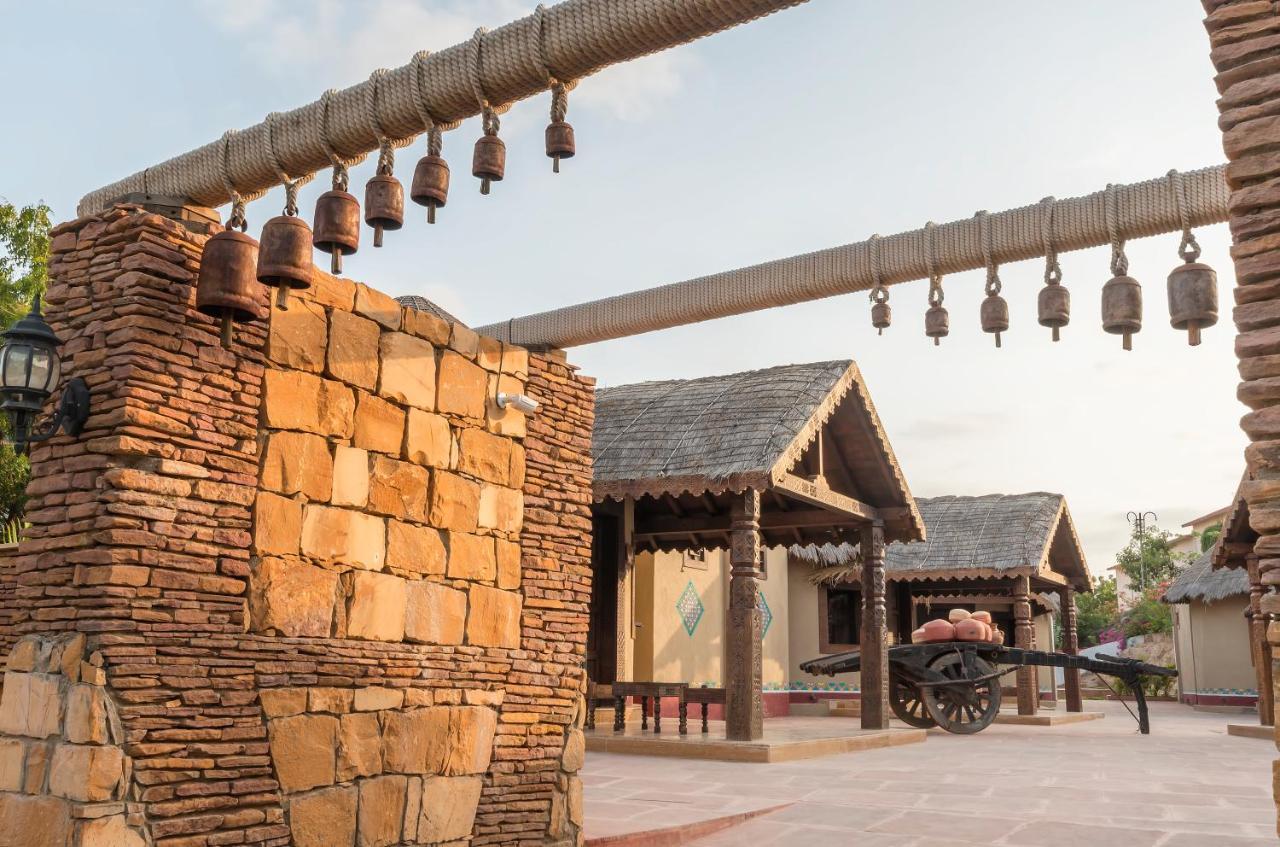 Regenta Resort Bhuj By Royal Orchid Hotels Limited Exteriör bild