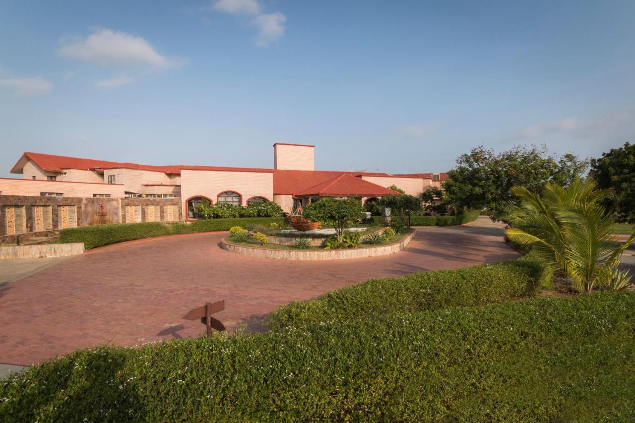 Regenta Resort Bhuj By Royal Orchid Hotels Limited Exteriör bild