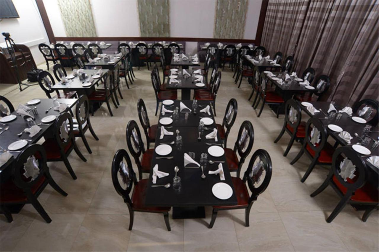 Regenta Resort Bhuj By Royal Orchid Hotels Limited Exteriör bild