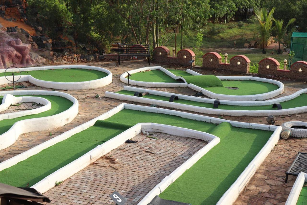 Regenta Resort Bhuj By Royal Orchid Hotels Limited Exteriör bild