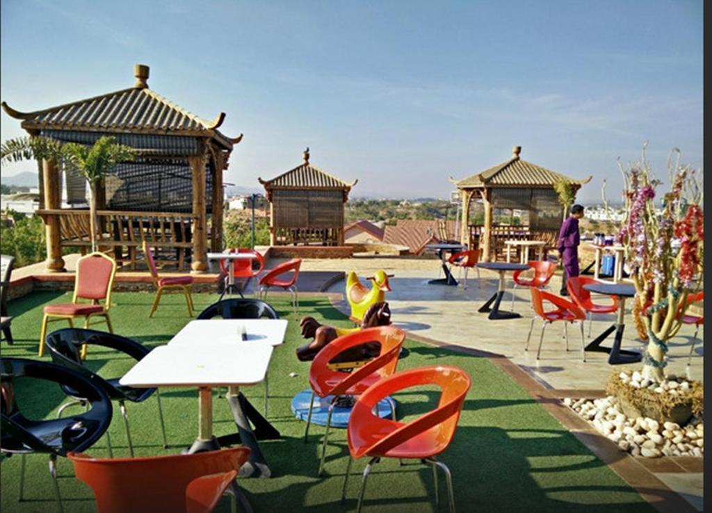 Regenta Resort Bhuj By Royal Orchid Hotels Limited Exteriör bild