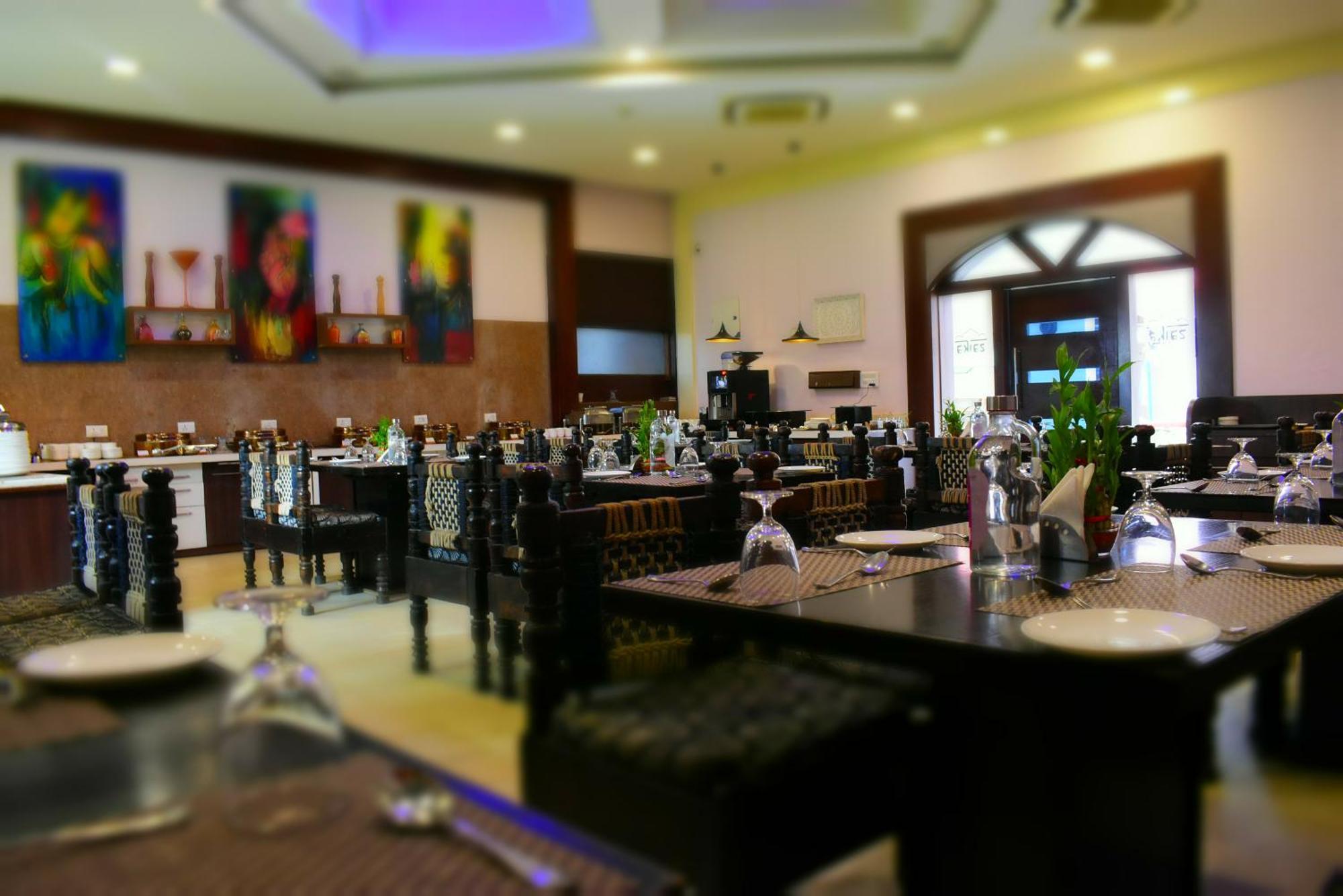 Regenta Resort Bhuj By Royal Orchid Hotels Limited Exteriör bild