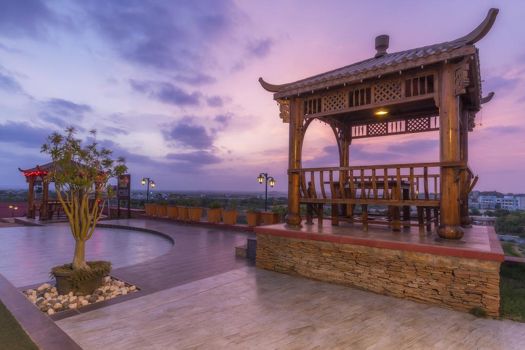 Regenta Resort Bhuj By Royal Orchid Hotels Limited Exteriör bild