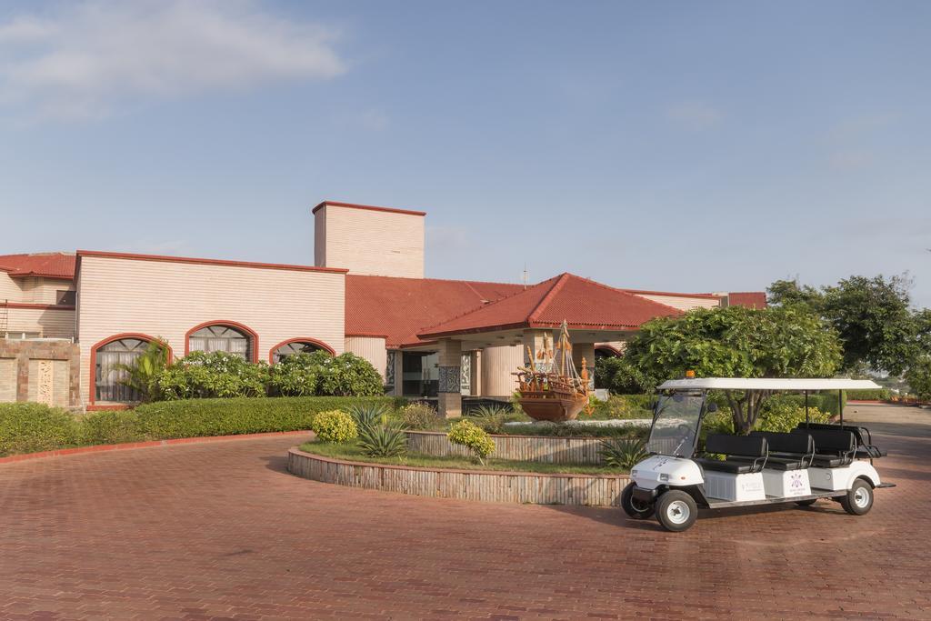 Regenta Resort Bhuj By Royal Orchid Hotels Limited Exteriör bild
