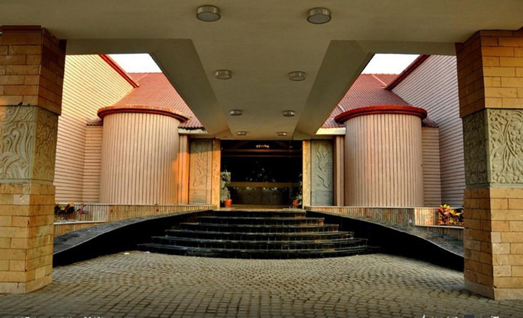 Regenta Resort Bhuj By Royal Orchid Hotels Limited Exteriör bild