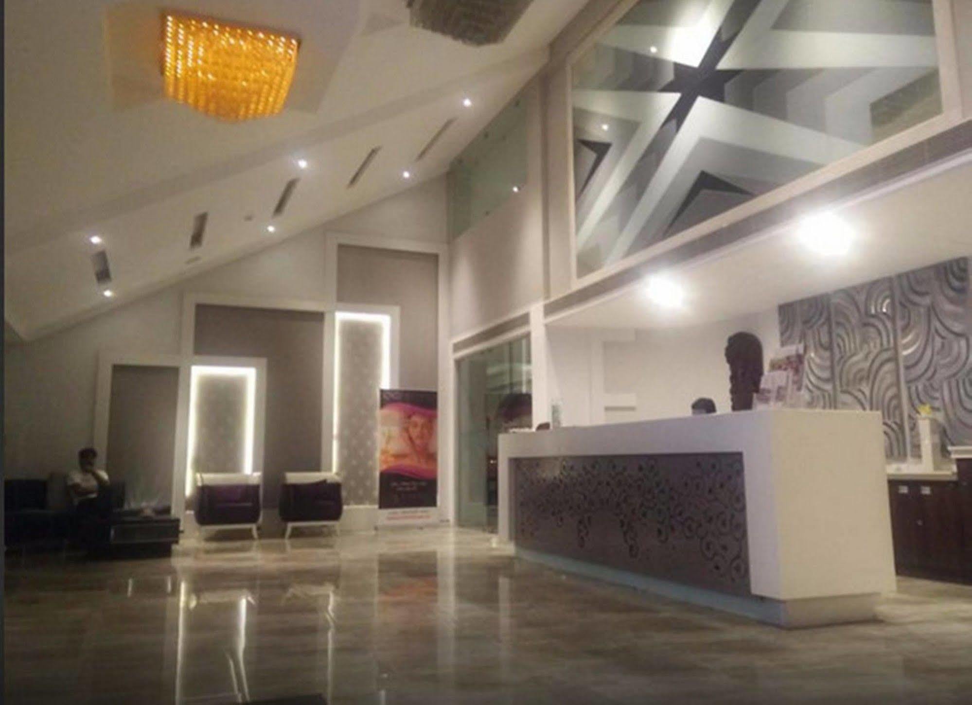 Regenta Resort Bhuj By Royal Orchid Hotels Limited Exteriör bild