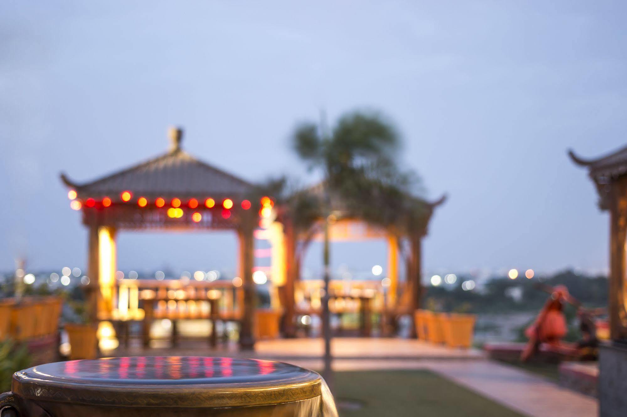 Regenta Resort Bhuj By Royal Orchid Hotels Limited Exteriör bild