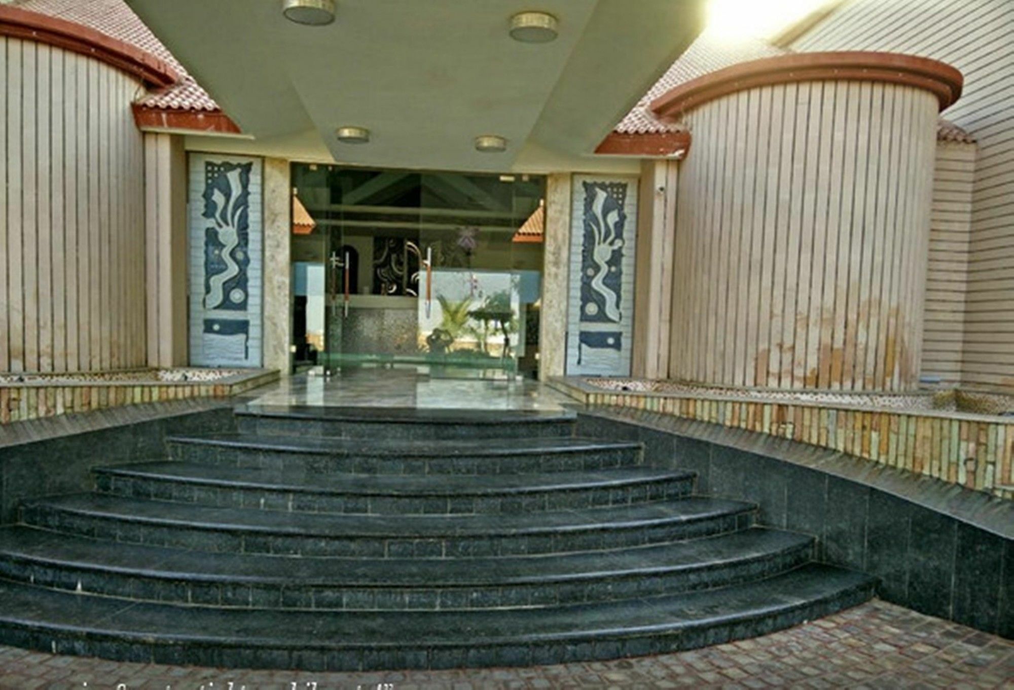 Regenta Resort Bhuj By Royal Orchid Hotels Limited Exteriör bild